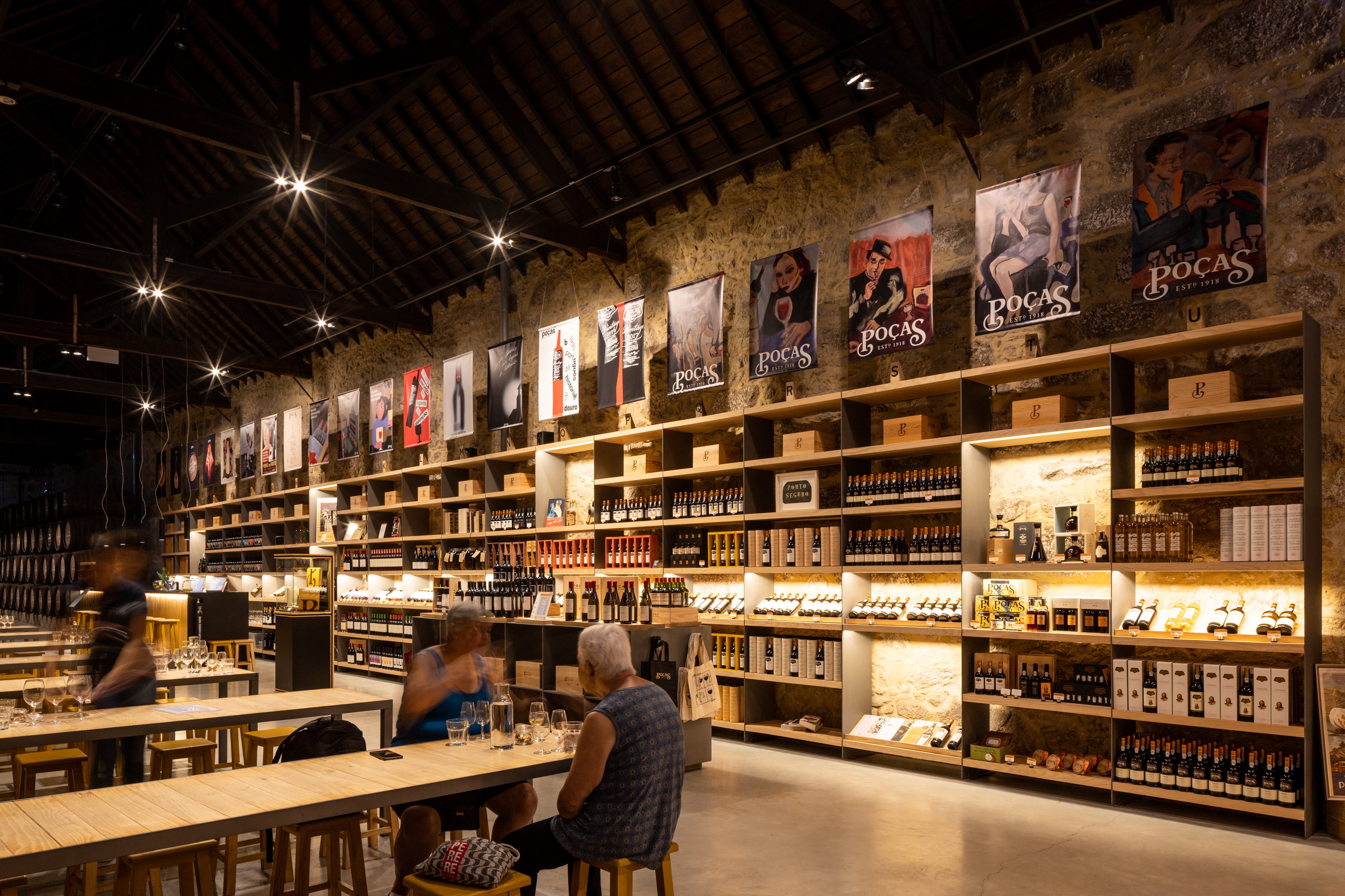 Visita Guiada + Prova de 1 Vinho do Porto e 2 Vinhos DOC Douro - Poças Vinho do Porto