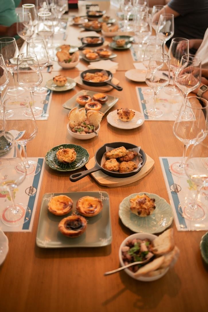 Degustação de Vinhos Portugueses e Harmonização com Comida - Home Cooking Lisbon